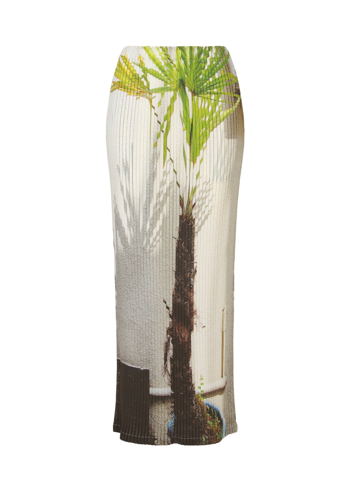 A product shot of the ISSEY MIYAKE URBAN JUNGLE PLEATS skirt in white-hued (07).