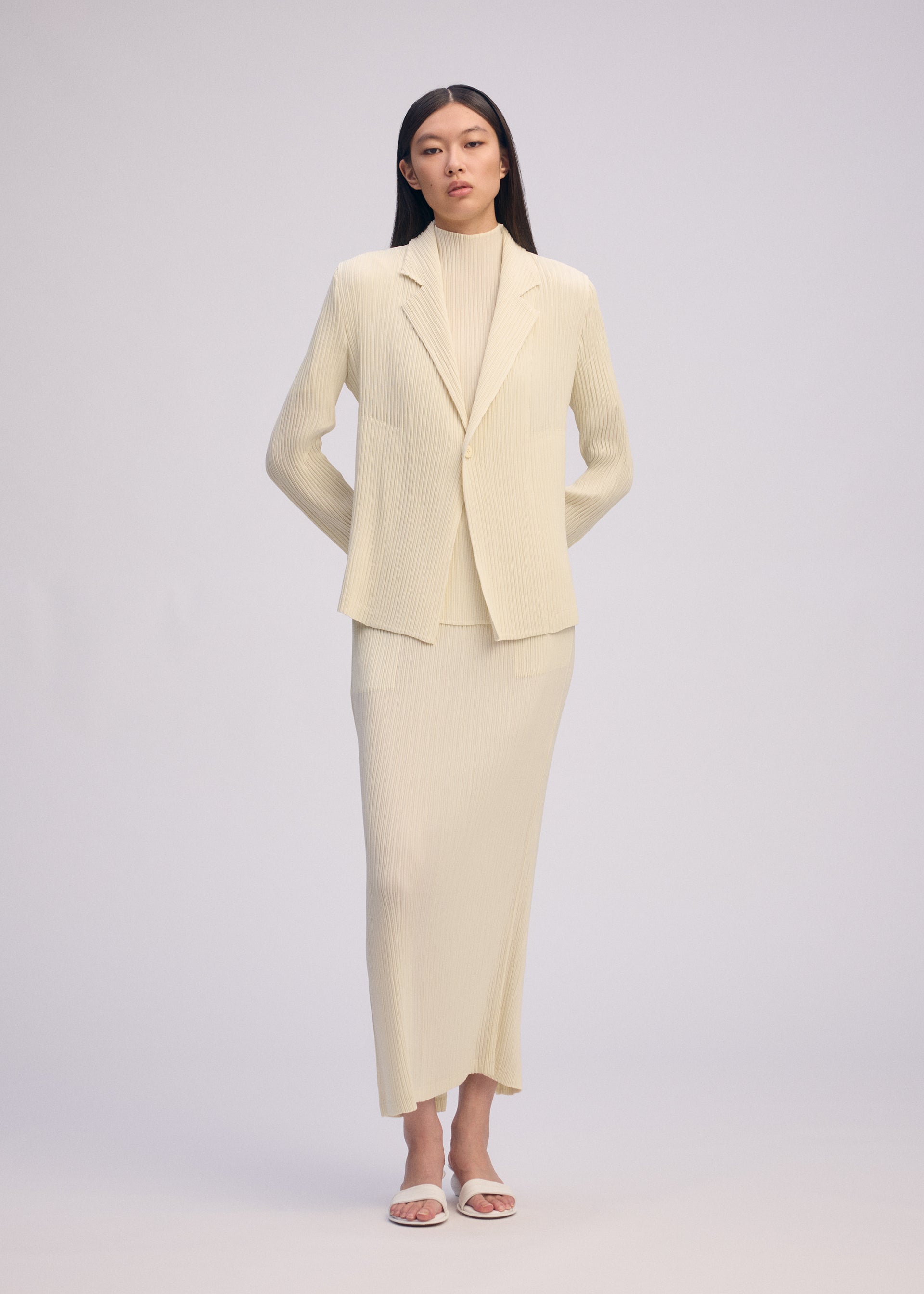 ISSEY MIYAKE HATCHING ジャケット GREIGE 1サイズ HATCHING PLEATS Skirt Greige – The official ISSEY MIYAKE ONLINE