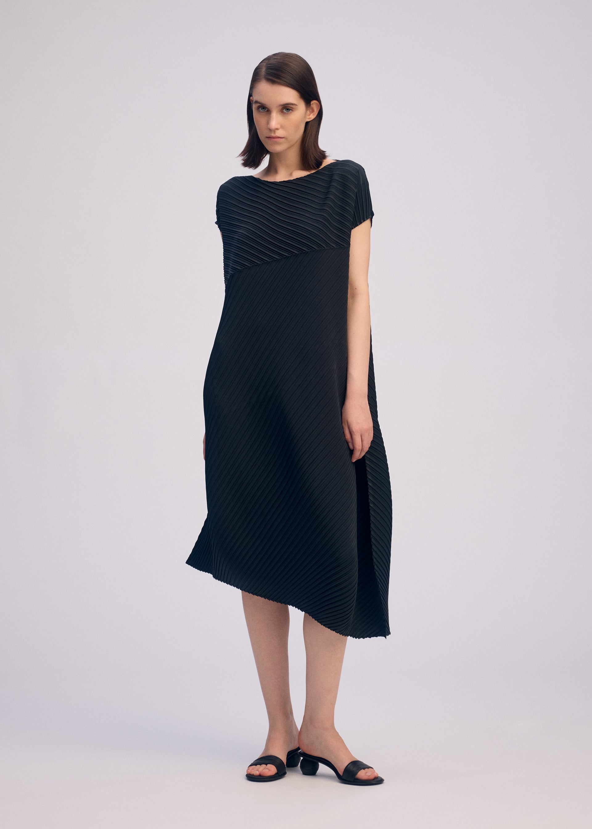 PLASTER PLEATS SOLID Dress Black