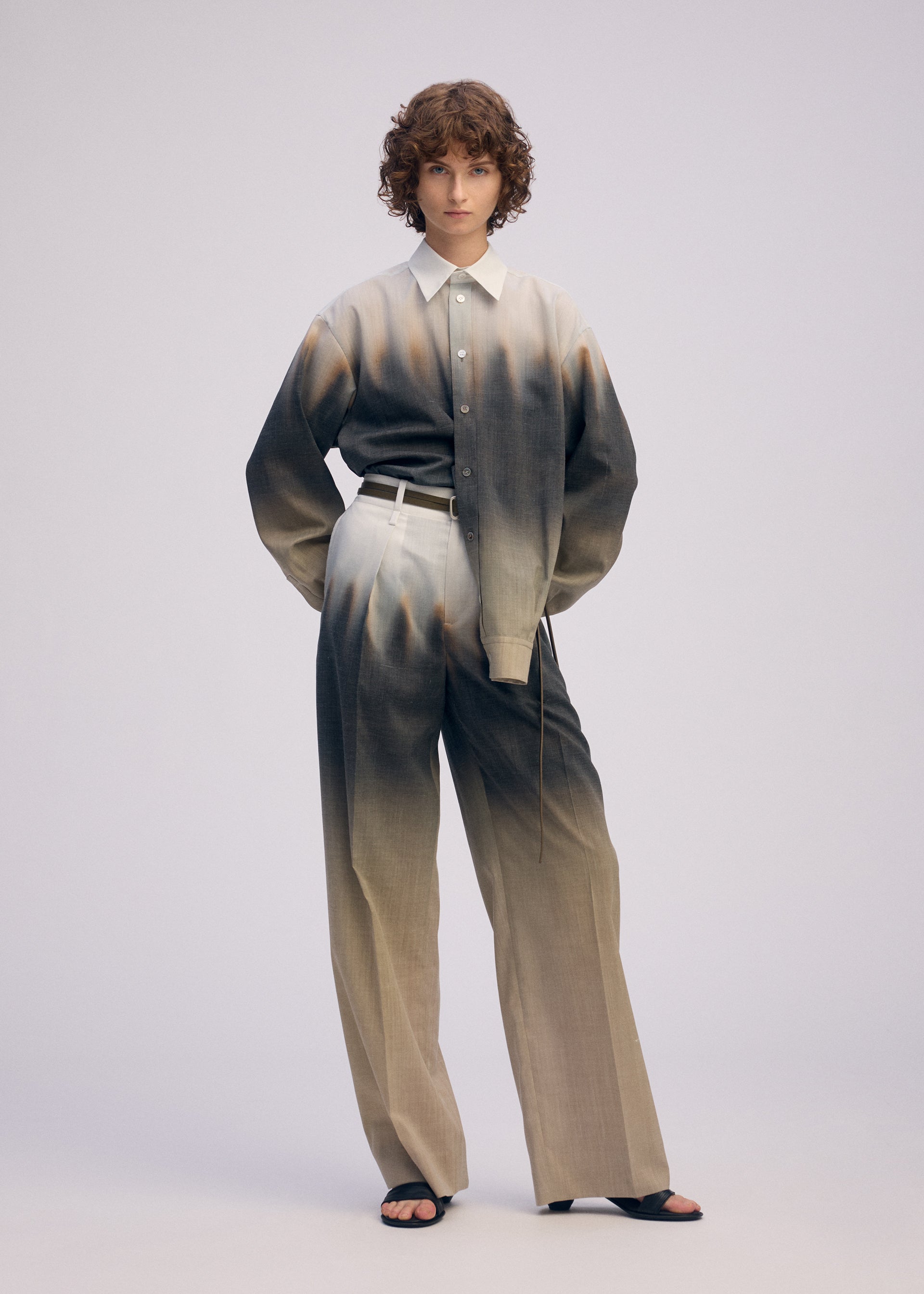 A model wears the ISSEY MIYAKE PLUMAGE plumage-shirt-starling.