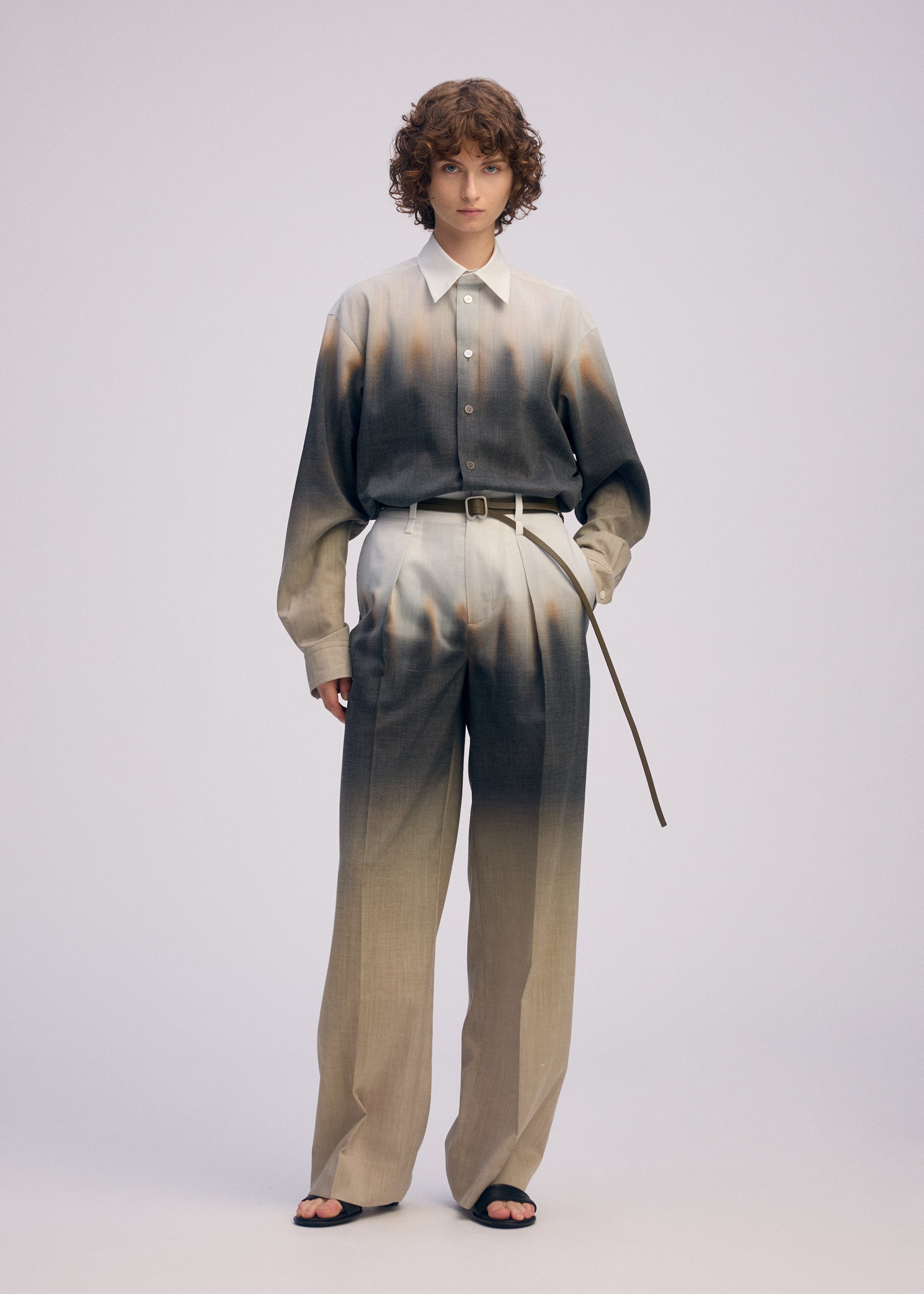 A model wears the ISSEY MIYAKE PLUMAGE plumage-shirt-chukar.