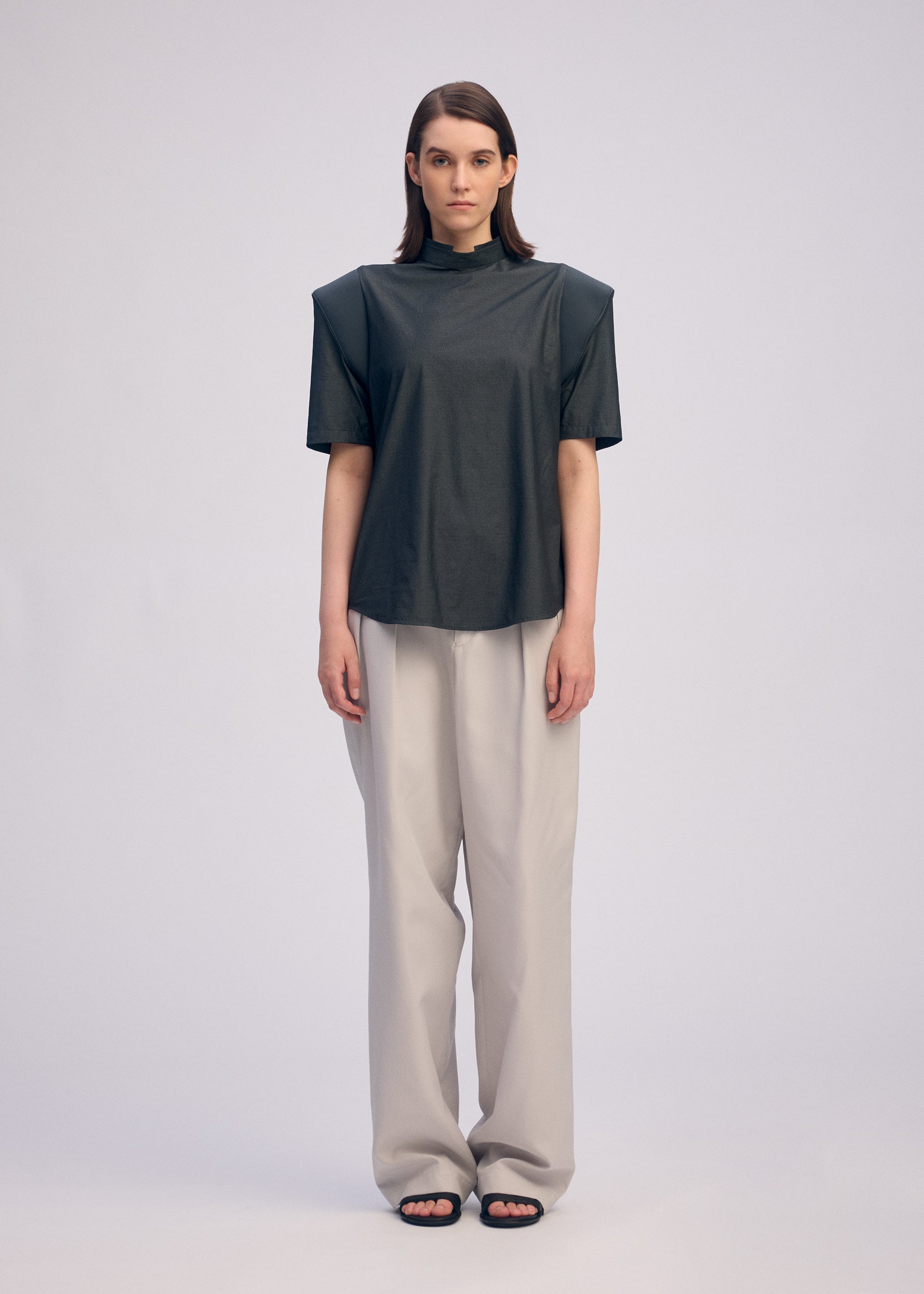 A model wears the ISSEY MIYAKE MUTE mute-shirt-light-grey.