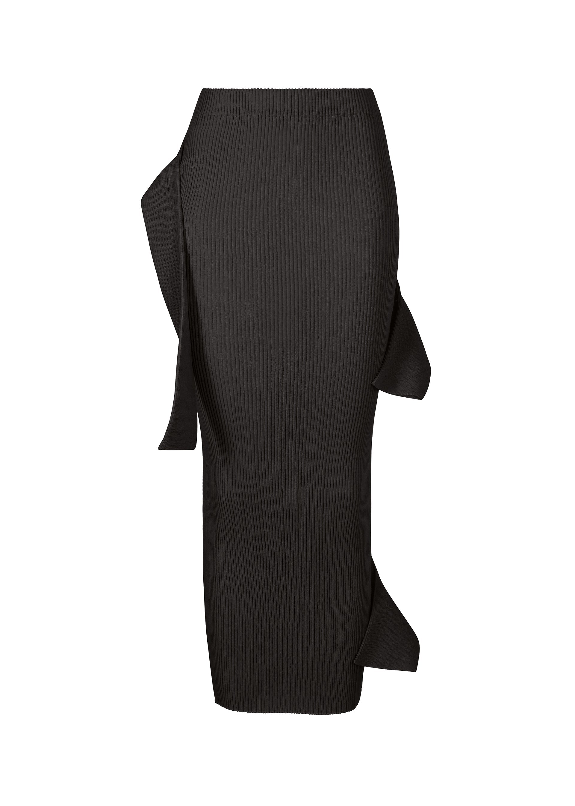 A product shot of the ISSEY MIYAKE ADVENTITIOUS HIGH NECKS skirt in charcoal (14).