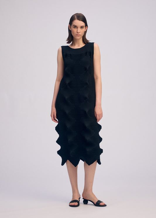 A model wears the ISSEY MIYAKE LINKAGE dress.