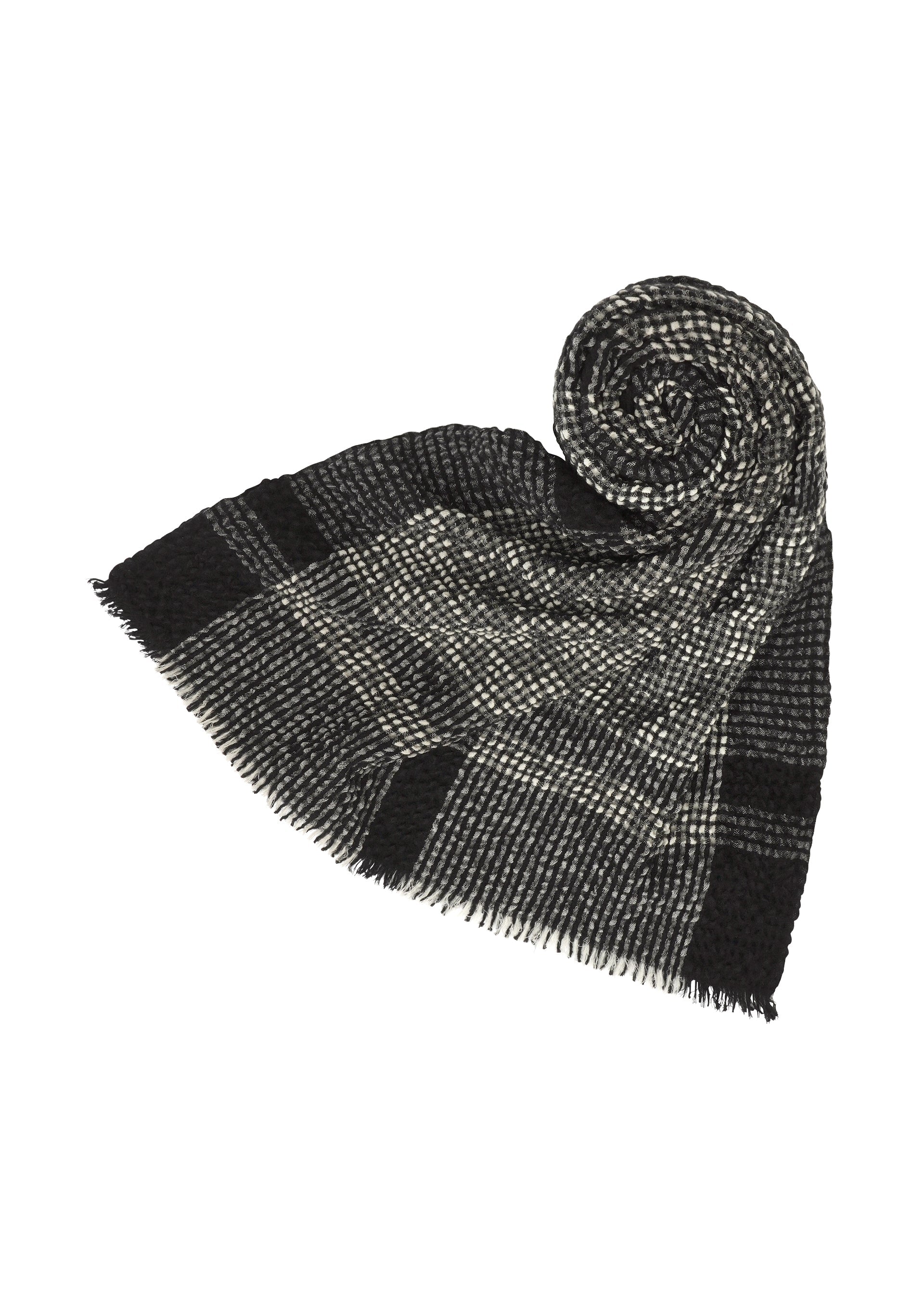 ISSEY MIYAKE Scarves – The official ISSEY MIYAKE ONLINE STORE