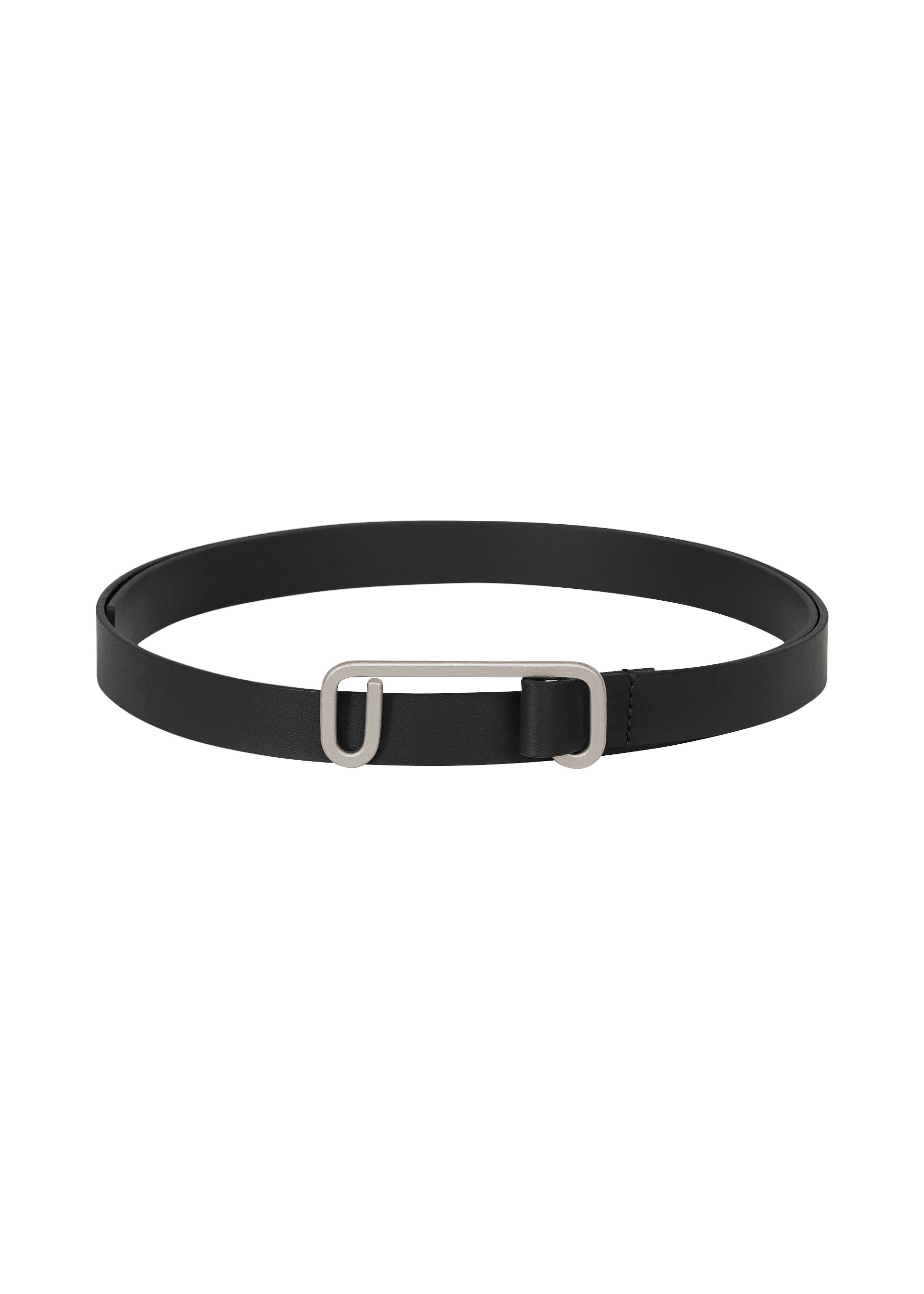 A product shot of the ISSEY MIYAKE SOLID LEATHER BELT belt in black.