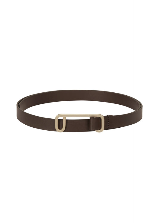 A product shot of the ISSEY MIYAKE SOLID LEATHER BELT belt in dark brown.