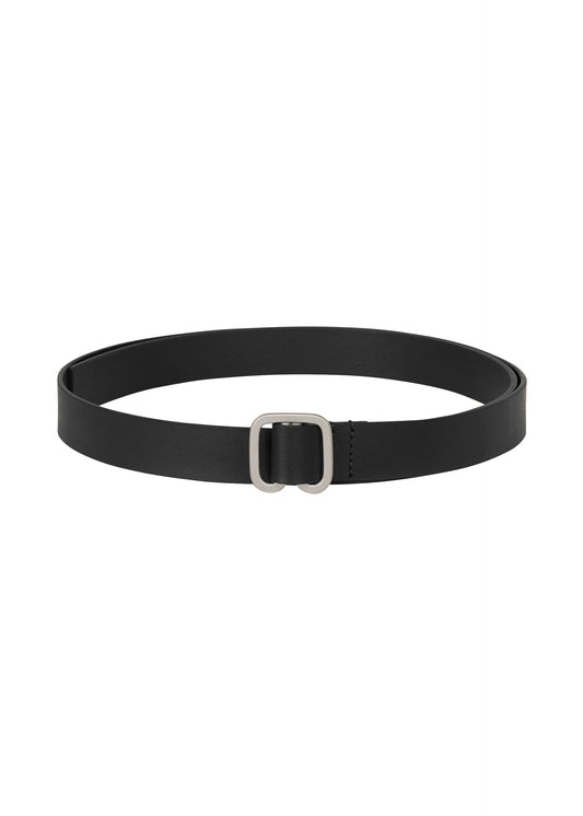 A product shot of the ISSEY MIYAKE SOLID LEATHER BELT belt in black.