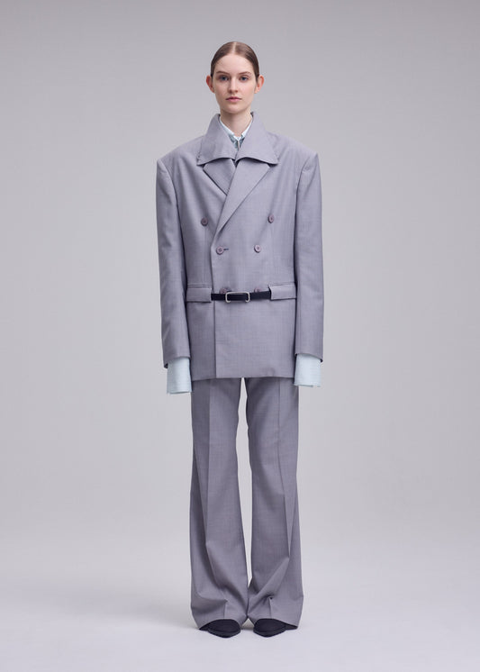 A model wears the ISSEY MIYAKE HONEST ENSEMBLE honest-ensemble-jacket-grey.