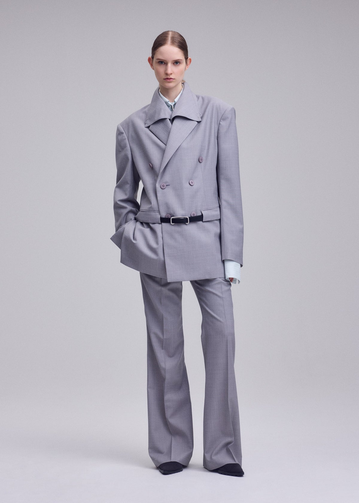 A model wears the ISSEY MIYAKE HONEST ENSEMBLE honest-ensemble-jacket-black.