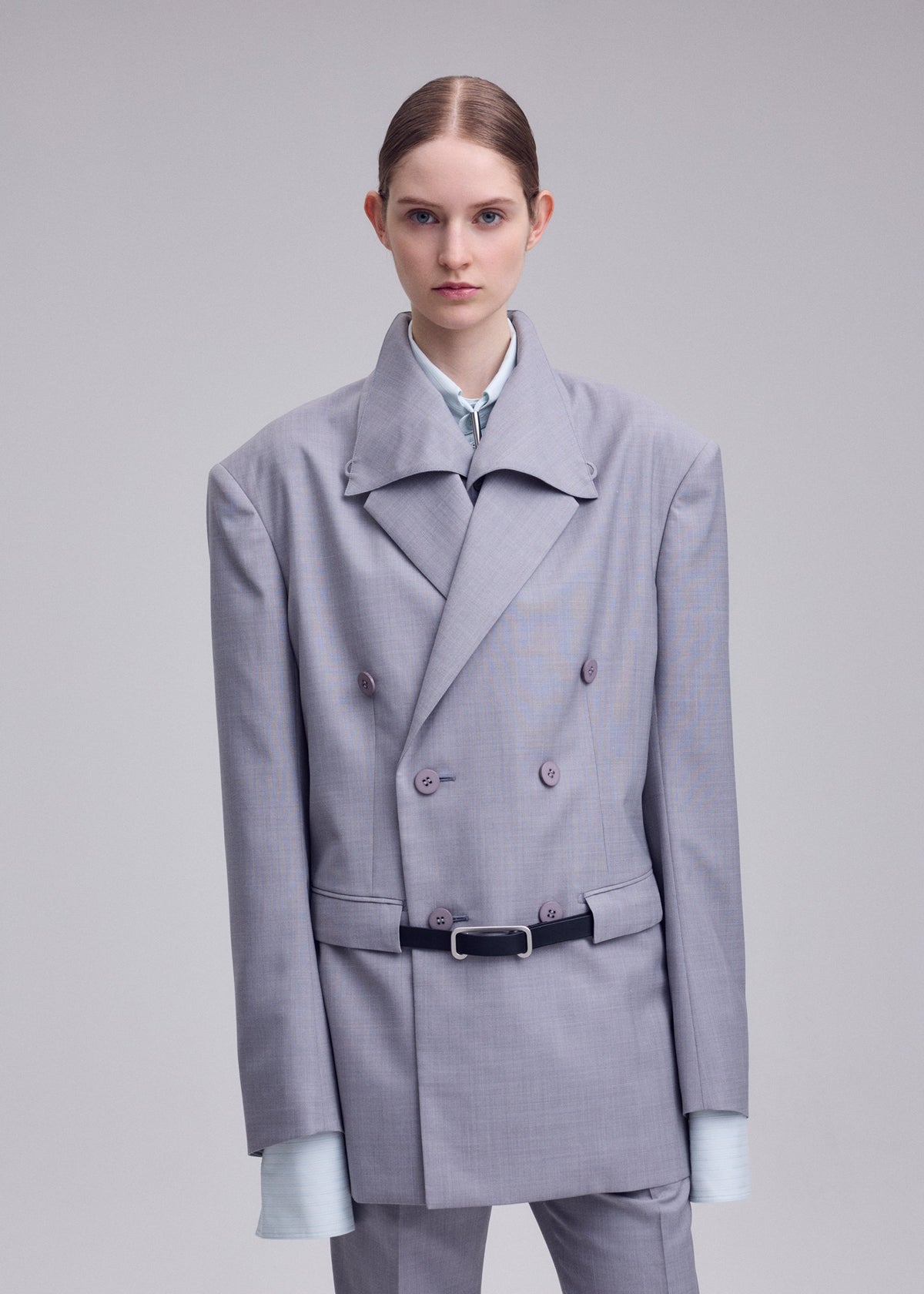 A model wears the ISSEY MIYAKE HONEST ENSEMBLE honest-ensemble-jacket-black.