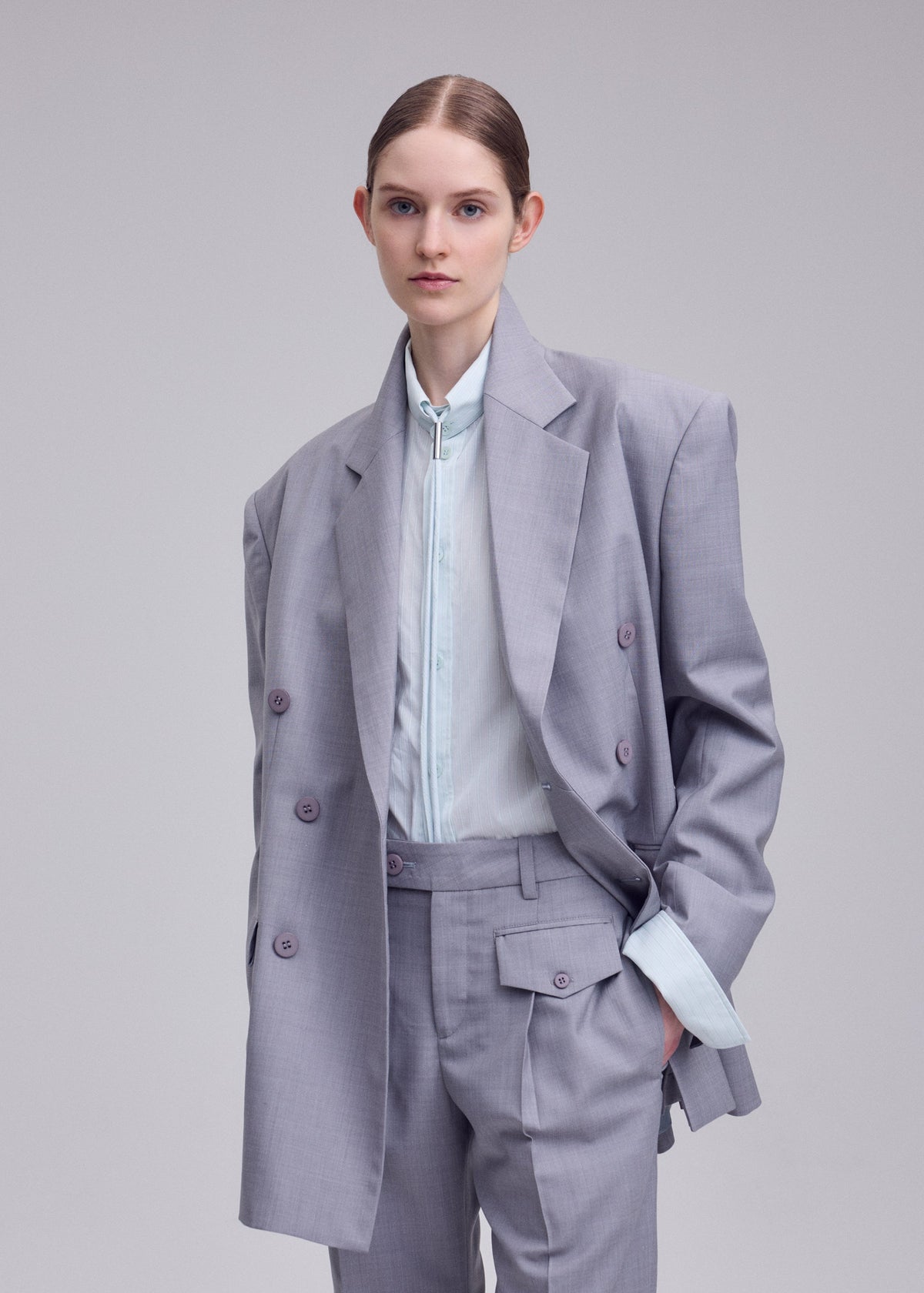 A model wears the ISSEY MIYAKE HONEST ENSEMBLE honest-ensemble-jacket-black.