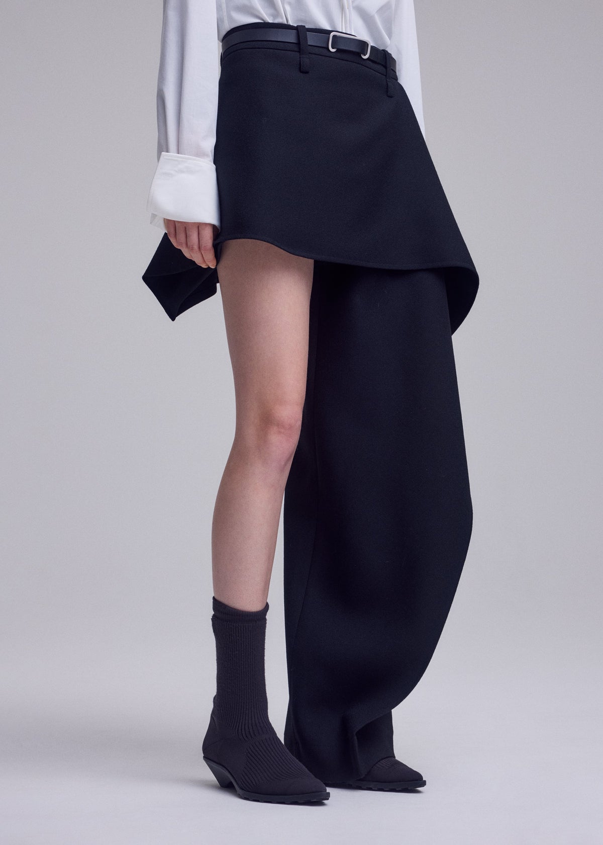 A model wears the ISSEY MIYAKE CALLIGRAPH calligraph-trousers-purple-1.