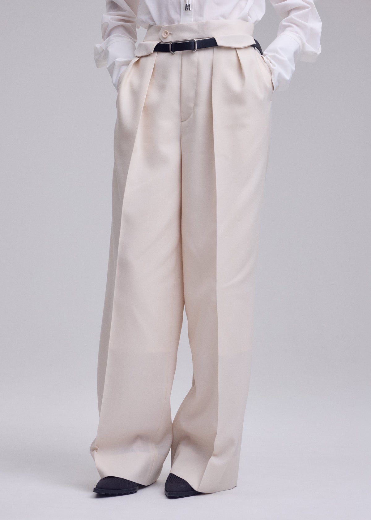 A model wears the ISSEY MIYAKE UNTITLED untitled-trousers-brown.