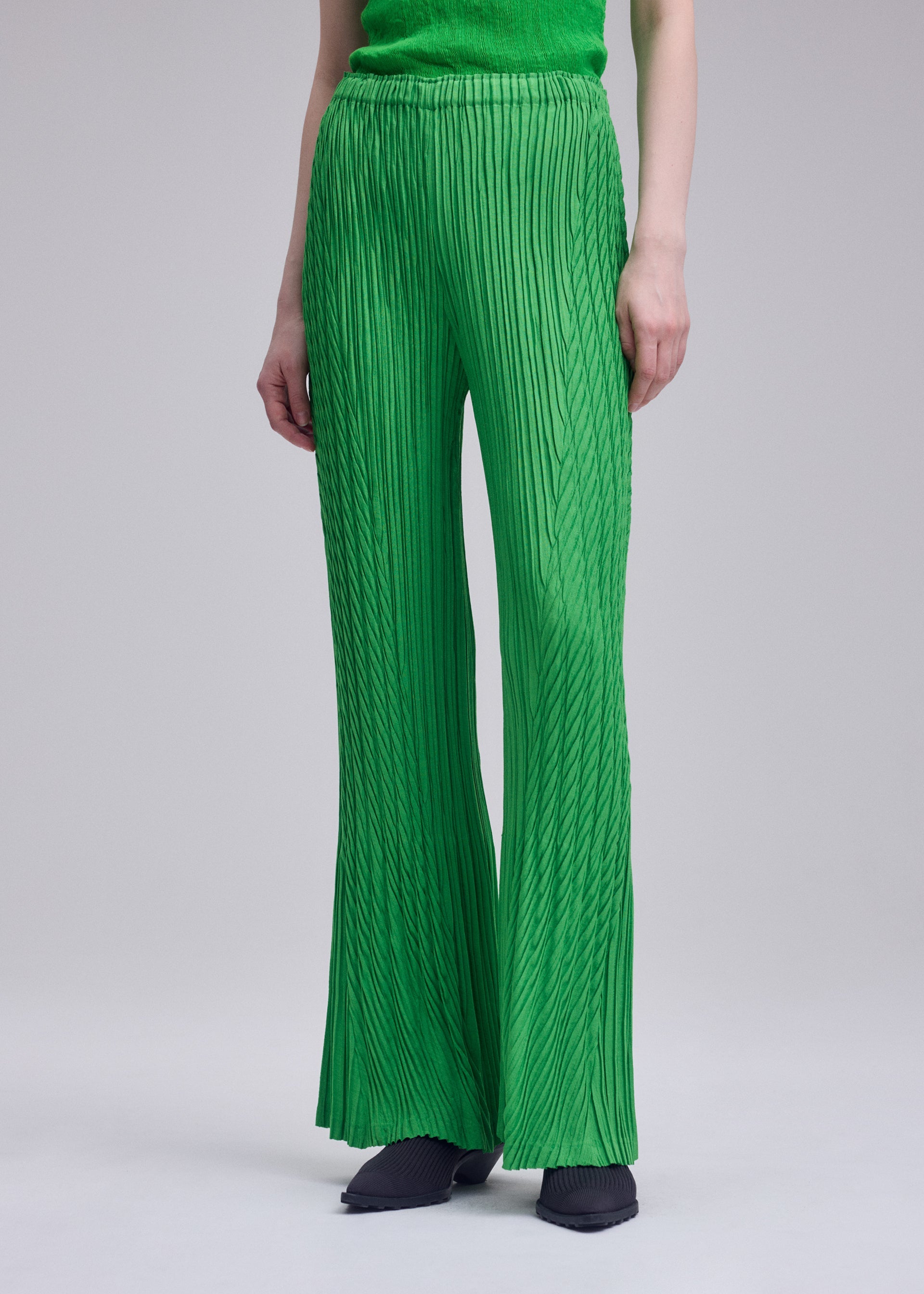 UNFURLING PLEATS Trousers Off-White