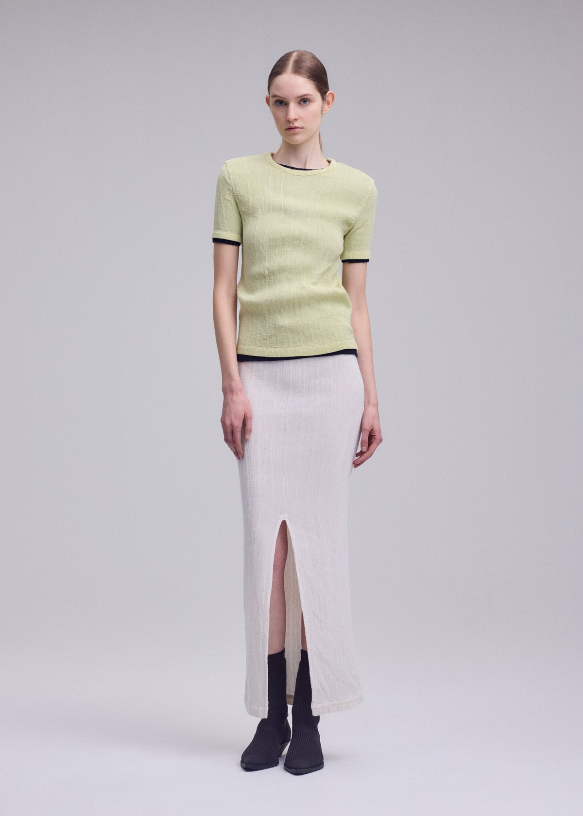 A model wears the ISSEY MIYAKE RILL rill-skirt-off-white.