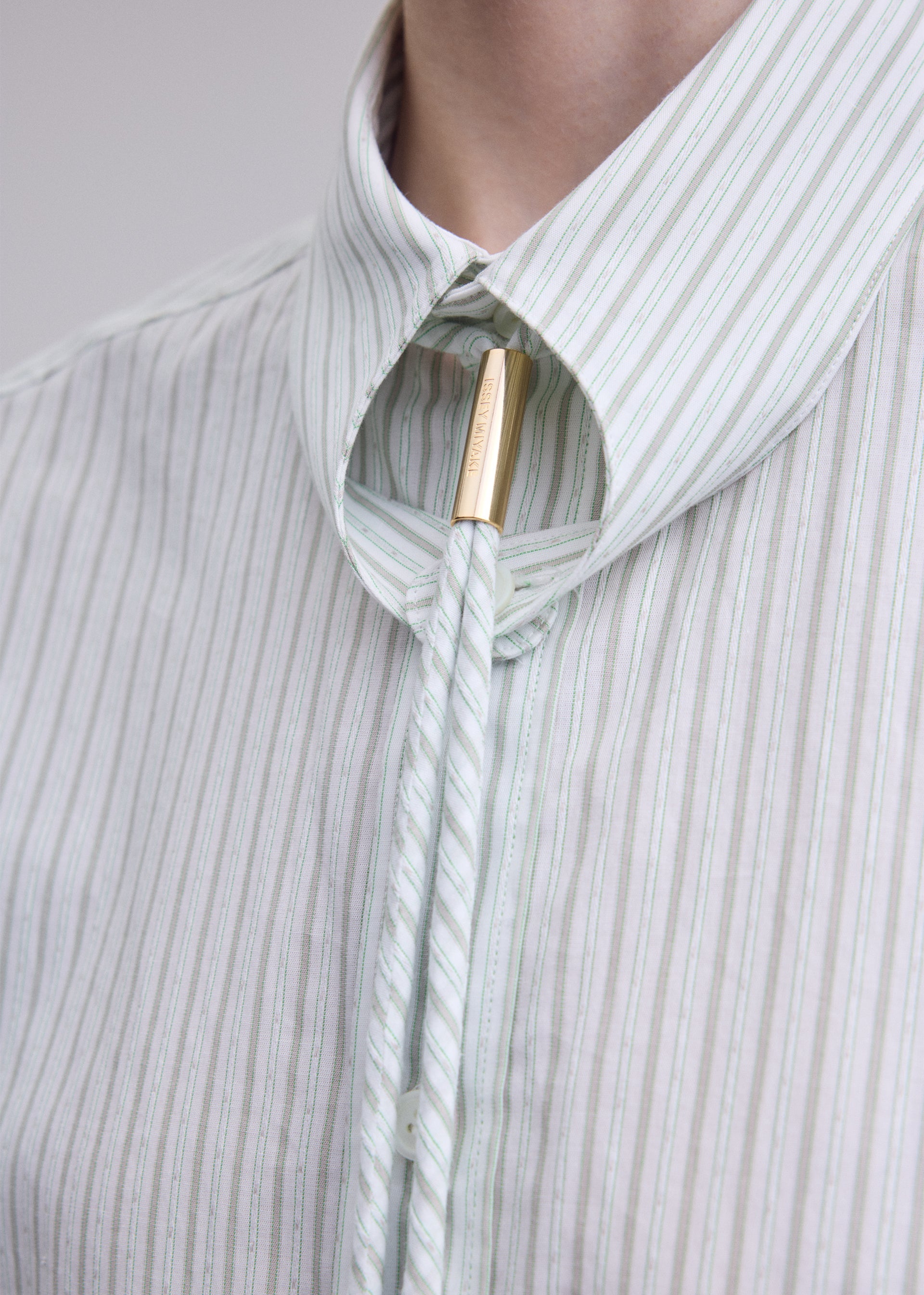 A model wears the ISSEY MIYAKE MONSIEUR SHIRT(DOBBY STRIPE) monsieur-shirt-dobby-stripe-shirt-black-hued.