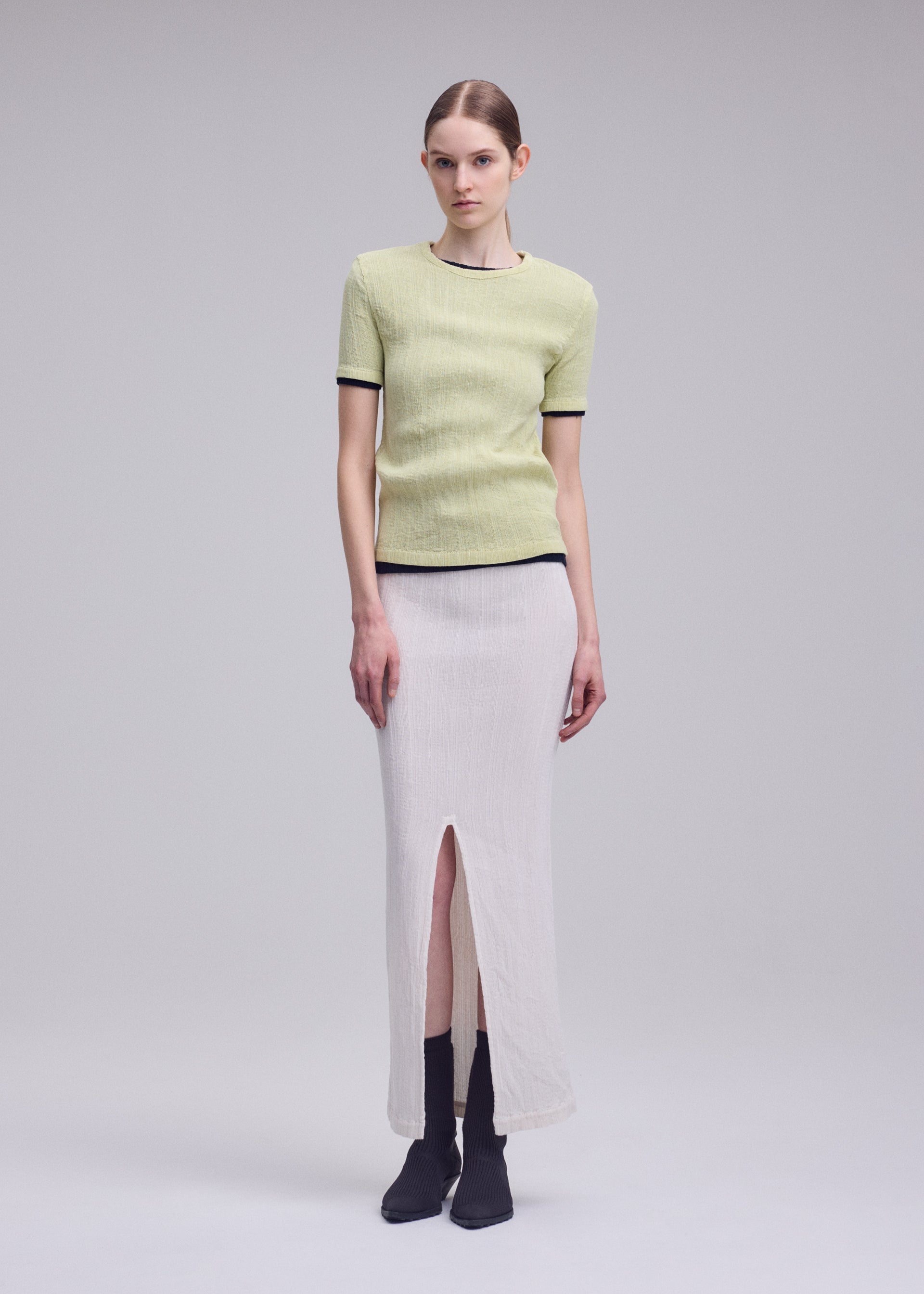 A model wears the ISSEY MIYAKE RILL rill-shirt-off-white-1.