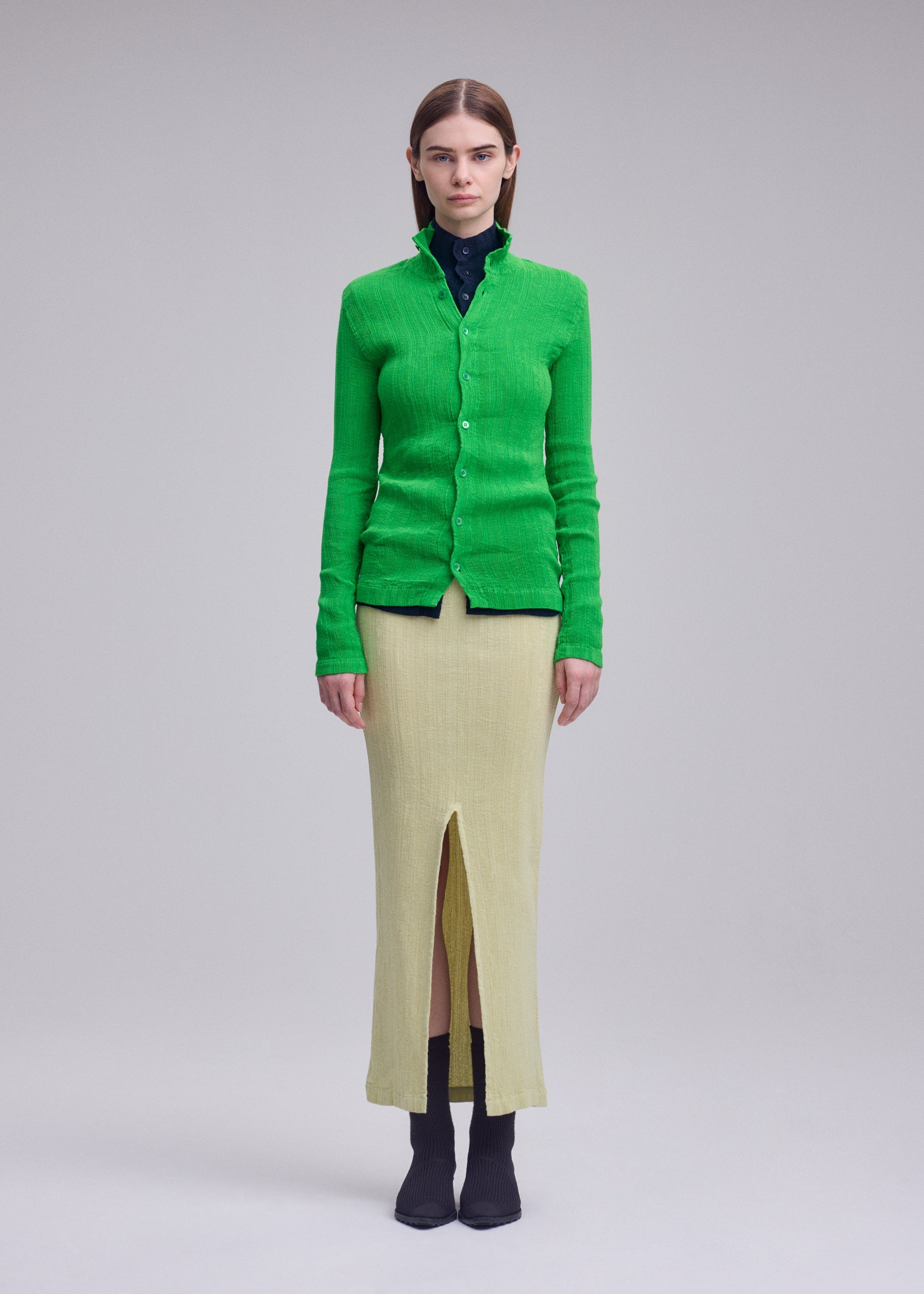 A model wears the ISSEY MIYAKE RILL rill-shirt-dull-cream-2.