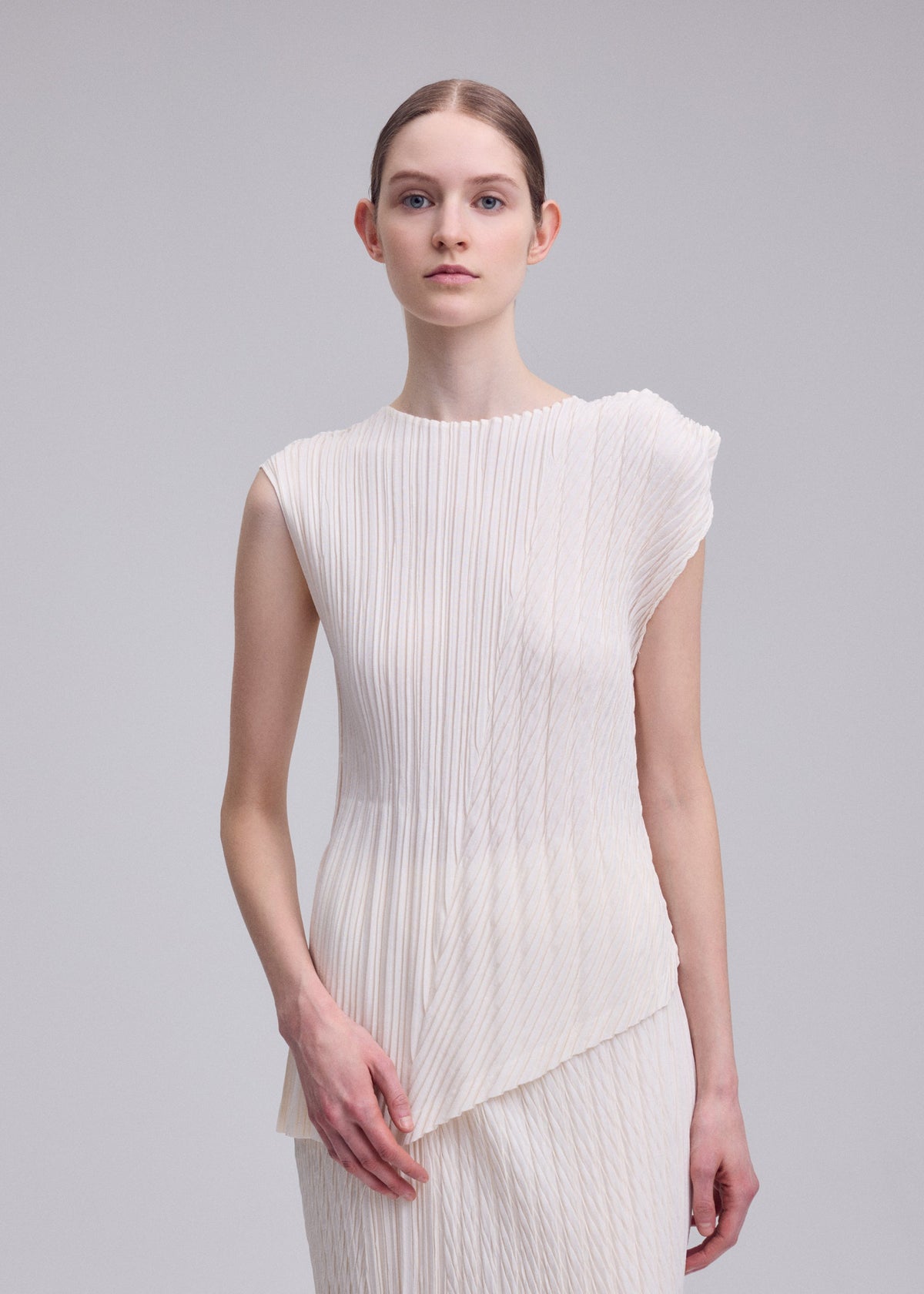 UNFURLING PLEATS Top Off-White