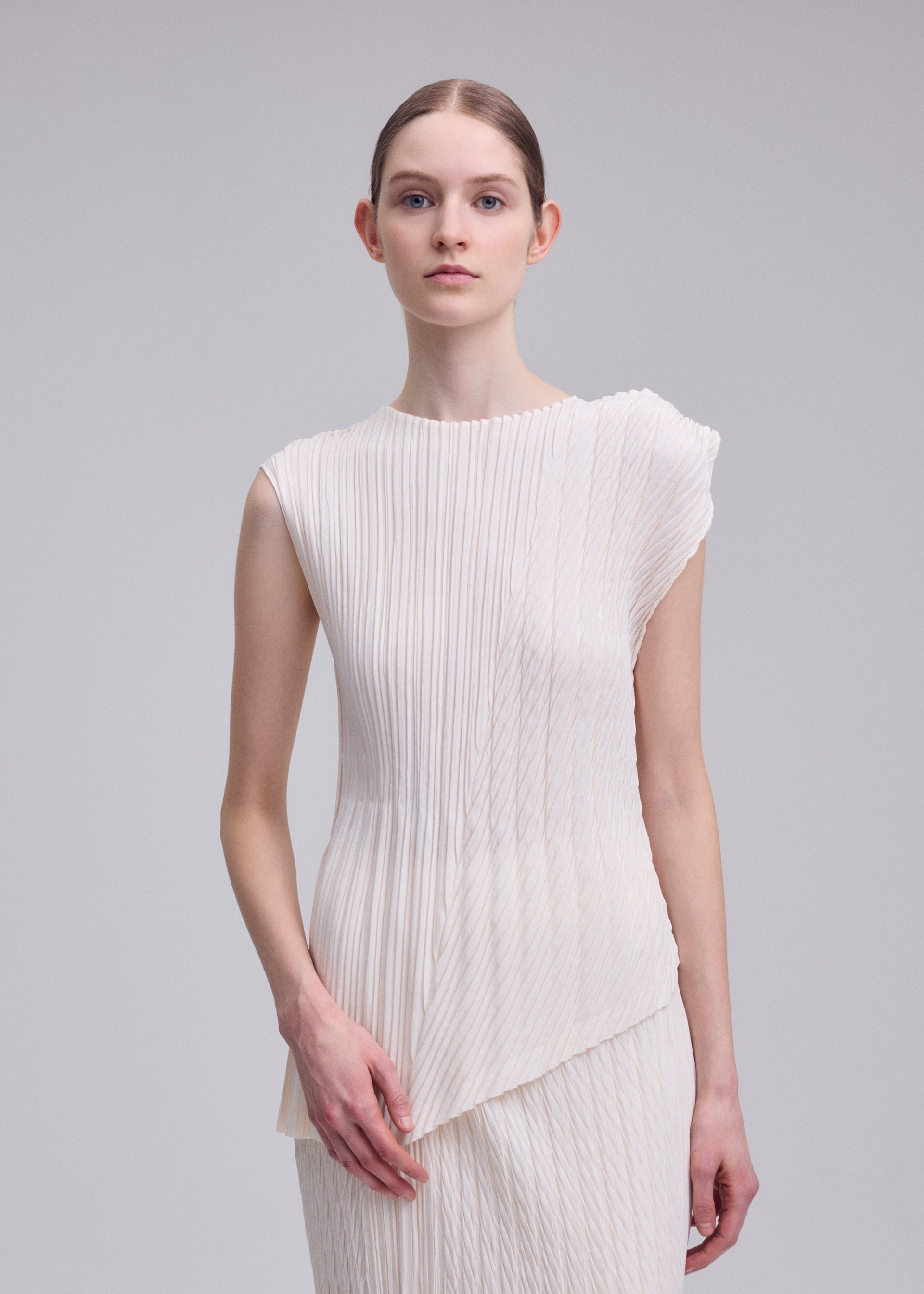 UNFURLING PLEATS Top Off-White