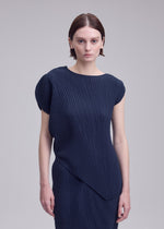 A model wears the ISSEY MIYAKE LEAF PLEATS leaf-pleats-top-dark-navy.