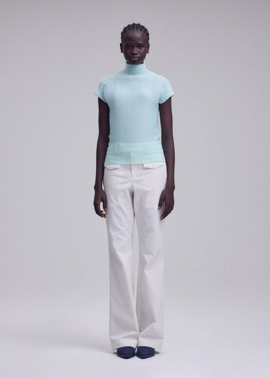A model wears the ISSEY MIYAKE WOOLY PLEATS-68 top.