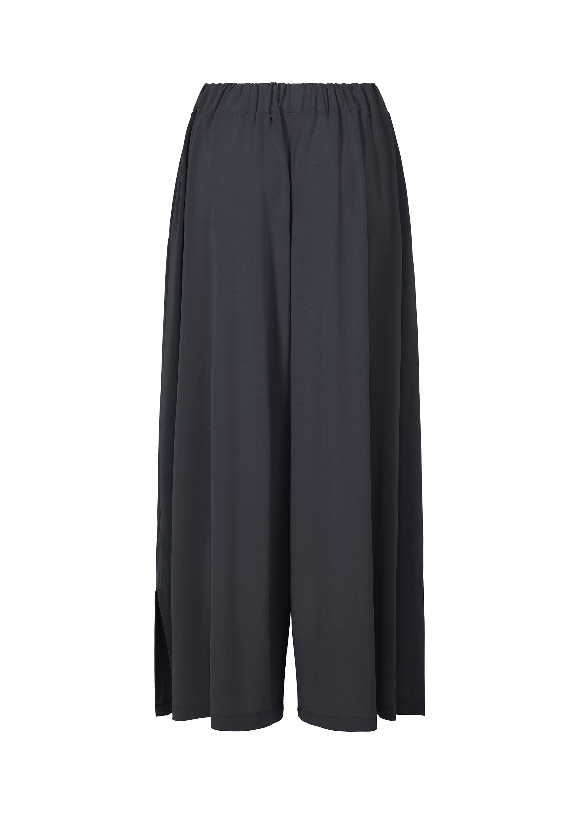 A detail shot of the ISSEY MIYAKE DRAPE JERSEY-68 trousers.