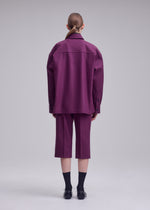 A model wears the ISSEY MIYAKE MANNER manner-shirt-grey.