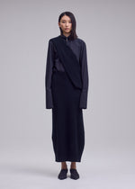 A model wears the ISSEY MIYAKE O KNIT o-knit-skirt-purple.