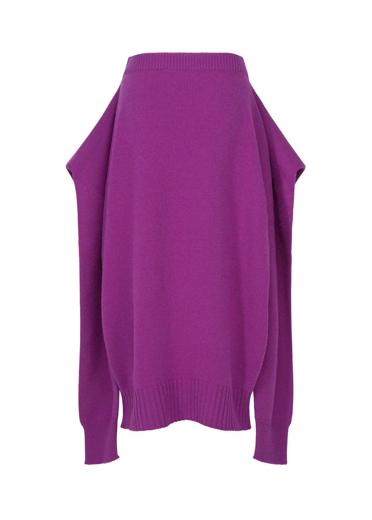 A detail shot of the ISSEY MIYAKE O KNIT skirt.