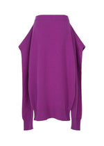 A detail shot of the ISSEY MIYAKE O KNIT skirt.