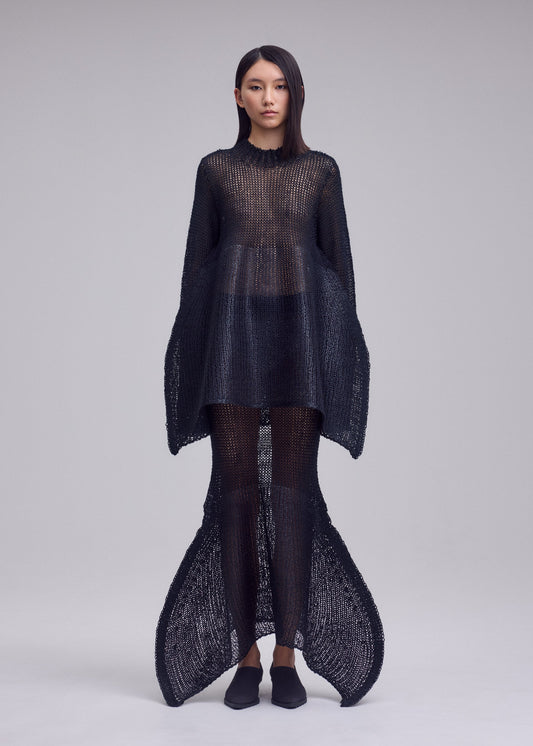 A model wears the ISSEY MIYAKE PANINI PULLED panini-pulled-top-black.