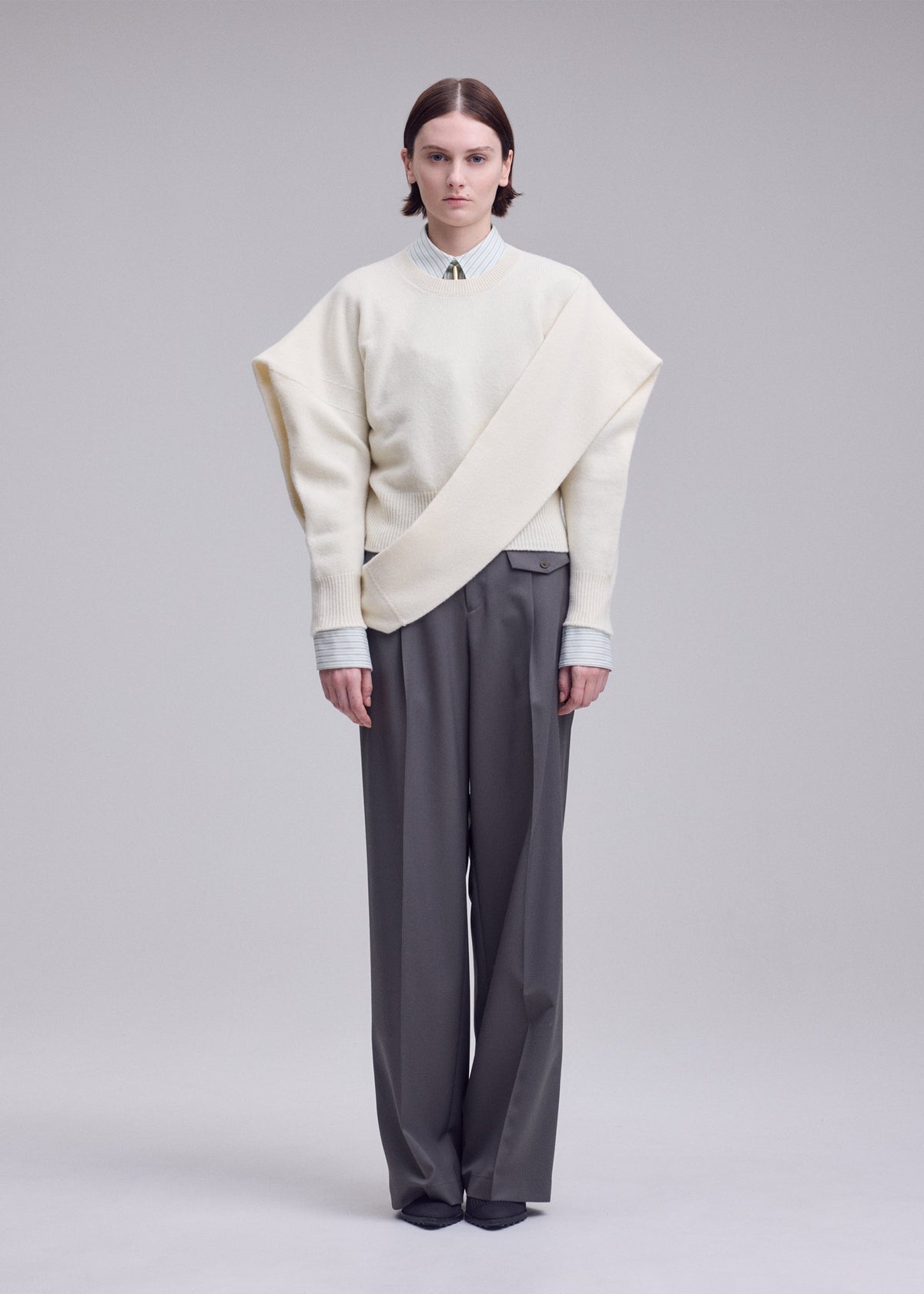 A model wears the ISSEY MIYAKE O KNIT o-knit-top-black.