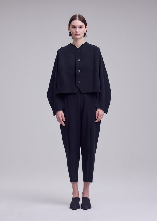 A model wears the ISSEY MIYAKE CAMPAGNE campagne-button-front-cardigan-dark-navy.