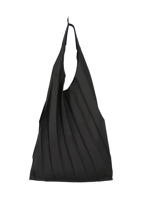 A product shot of the IM MEN  GURU GURU bag in black (15)