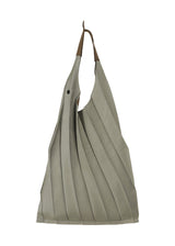 A product shot of the IM MEN  GURU GURU bag in beige (41)