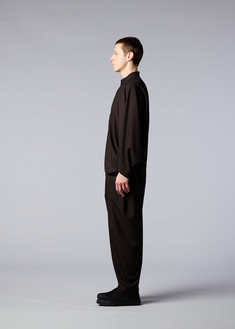 A model wears the IM MEN BREEZE trousers.