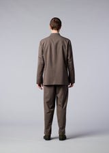 A model wears the IM MEN SUAVE trousers.