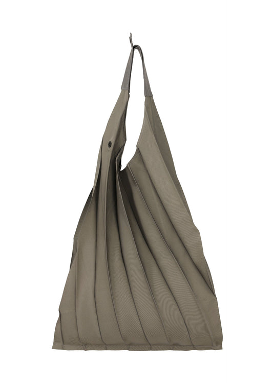 A product shot of the IM MEN GURU GURU bag in grey (12).