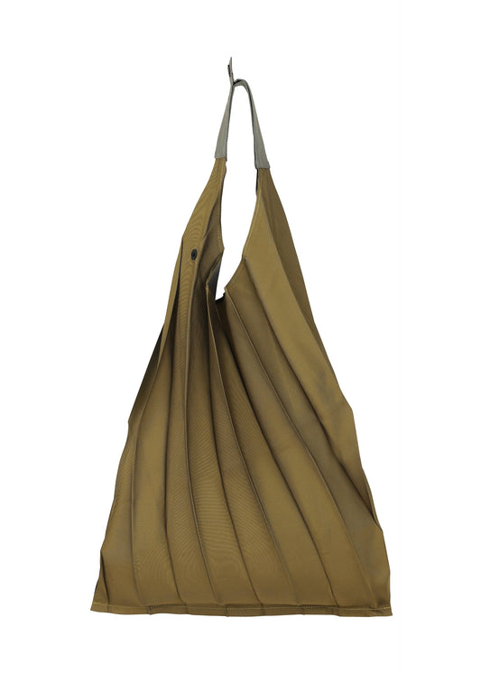 A product shot of the IM MEN GURU GURU bag in khaki (65).