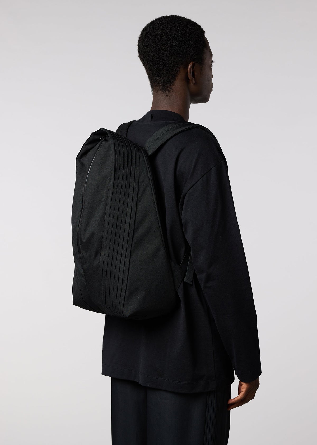 A model wears the IM MEN ORGAN bag.