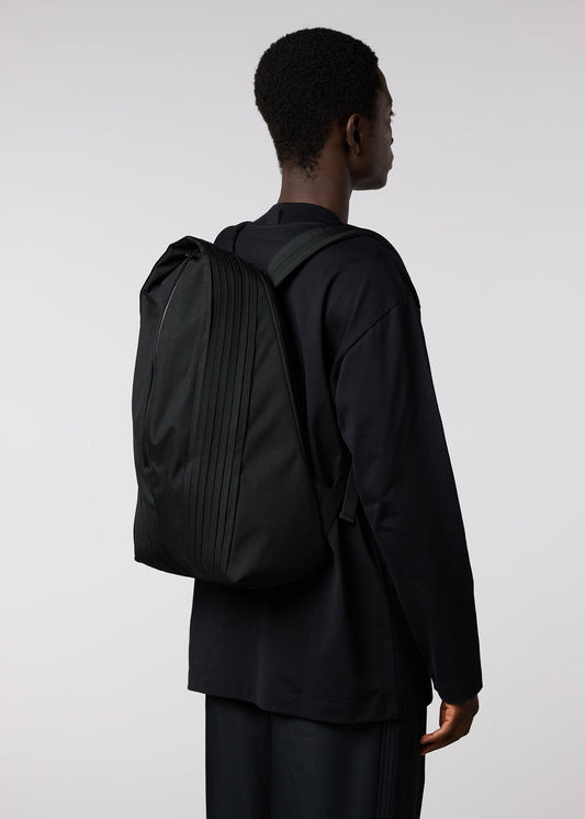 A model wears the IM MEN ORGAN bag.
