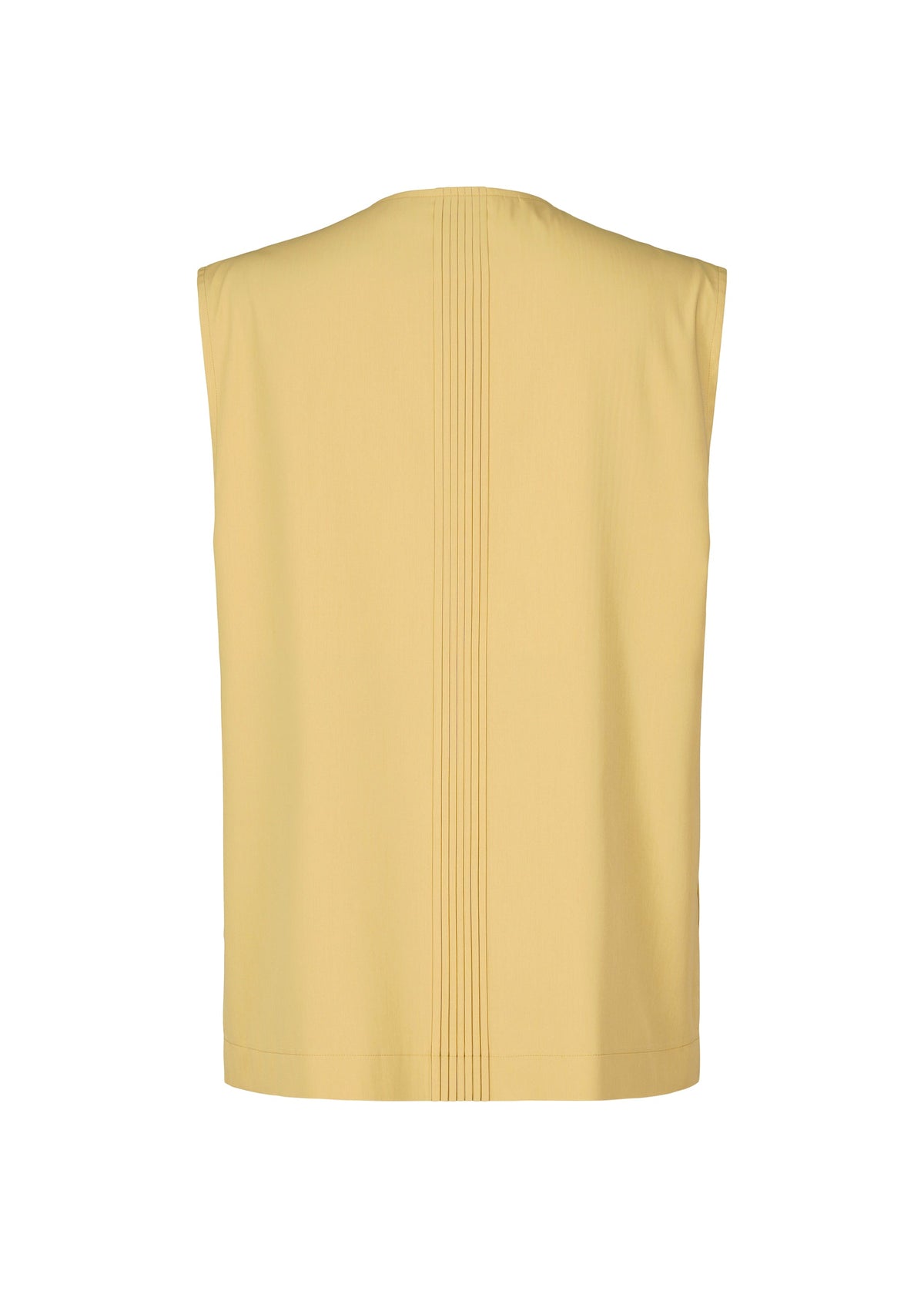 A detail shot of the IM MEN AIR PLEATS vest.