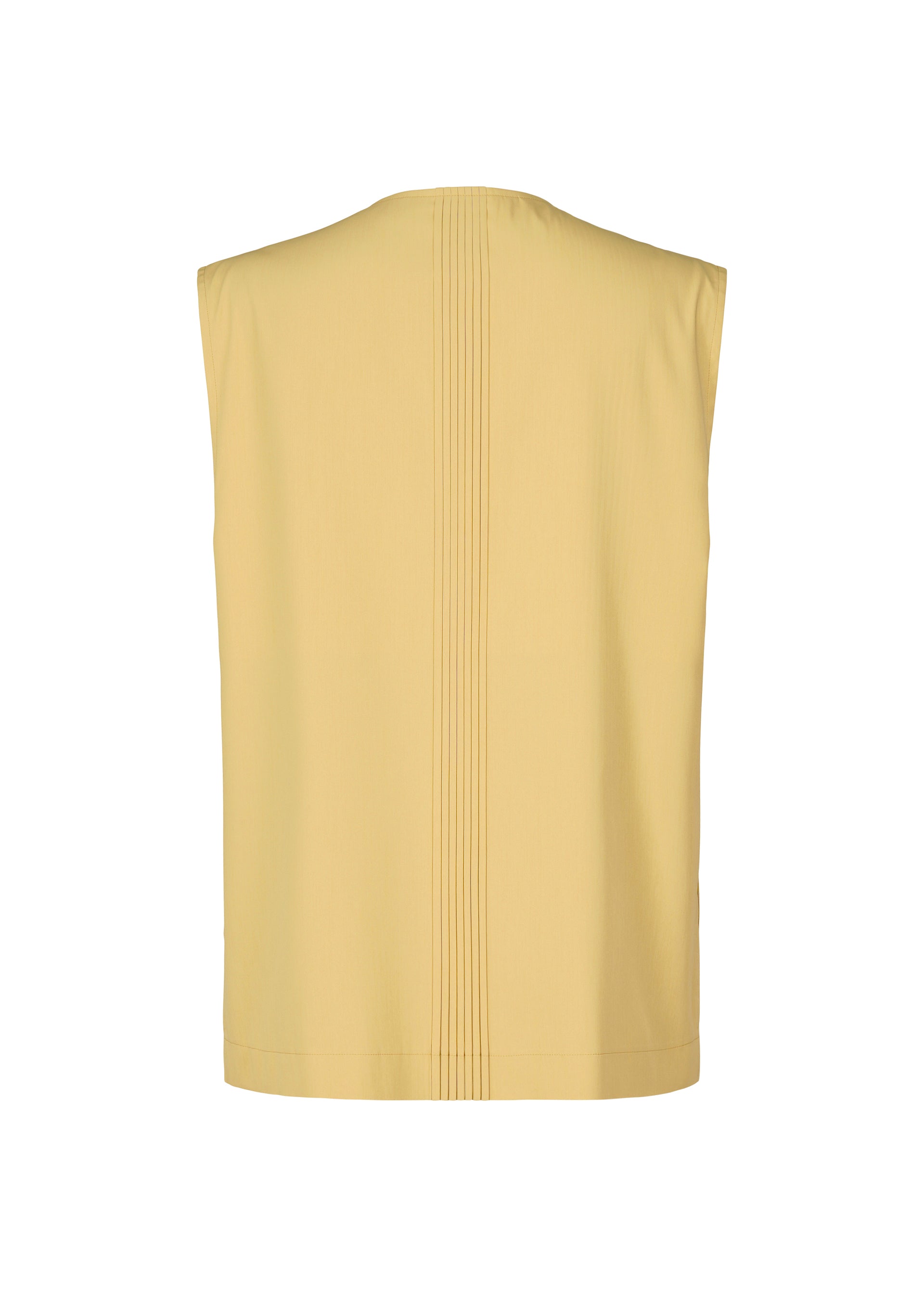 A detail shot of the IM MEN AIR PLEATS vest.