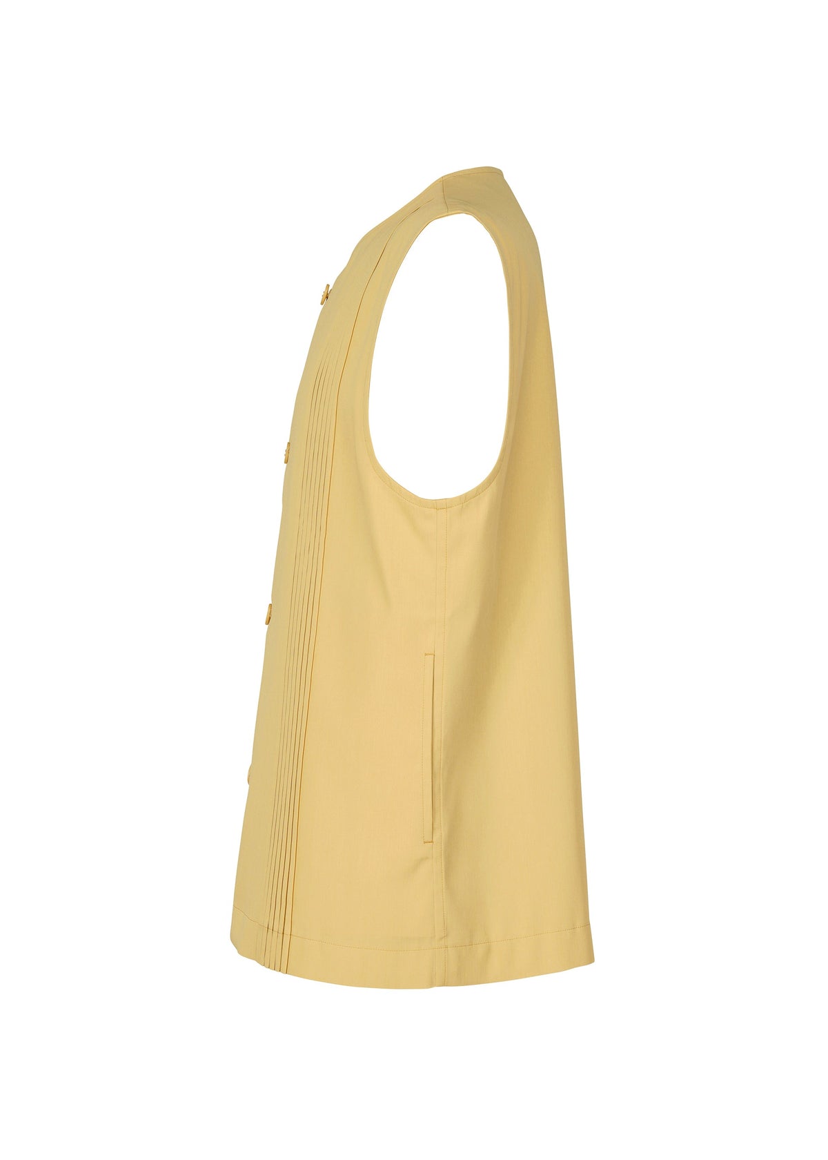 A detail shot of the IM MEN AIR PLEATS vest.