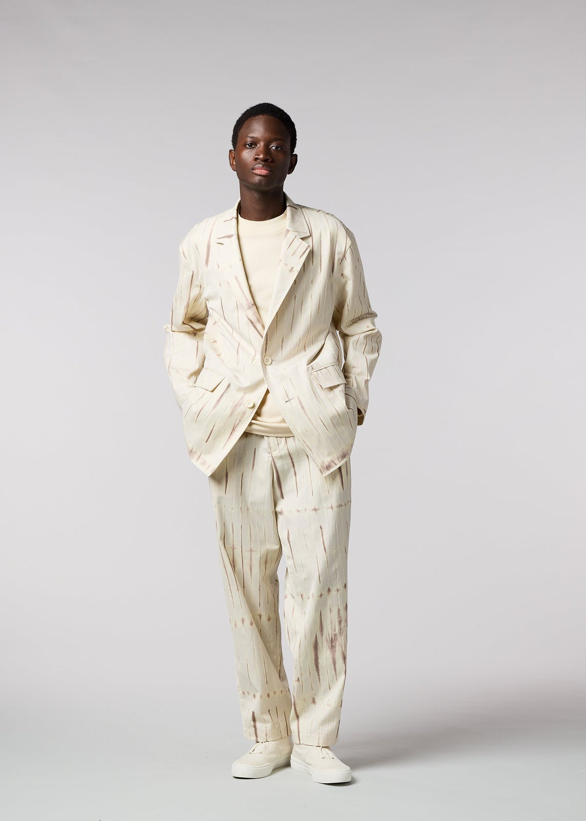 A model wears the IM MEN GIFT trousers.