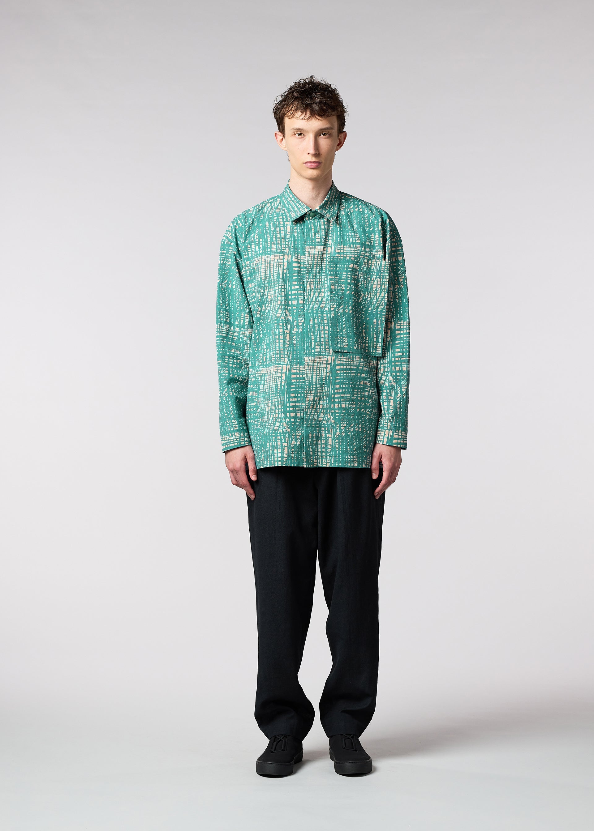 A model wears the IM MEN LUCID trousers.