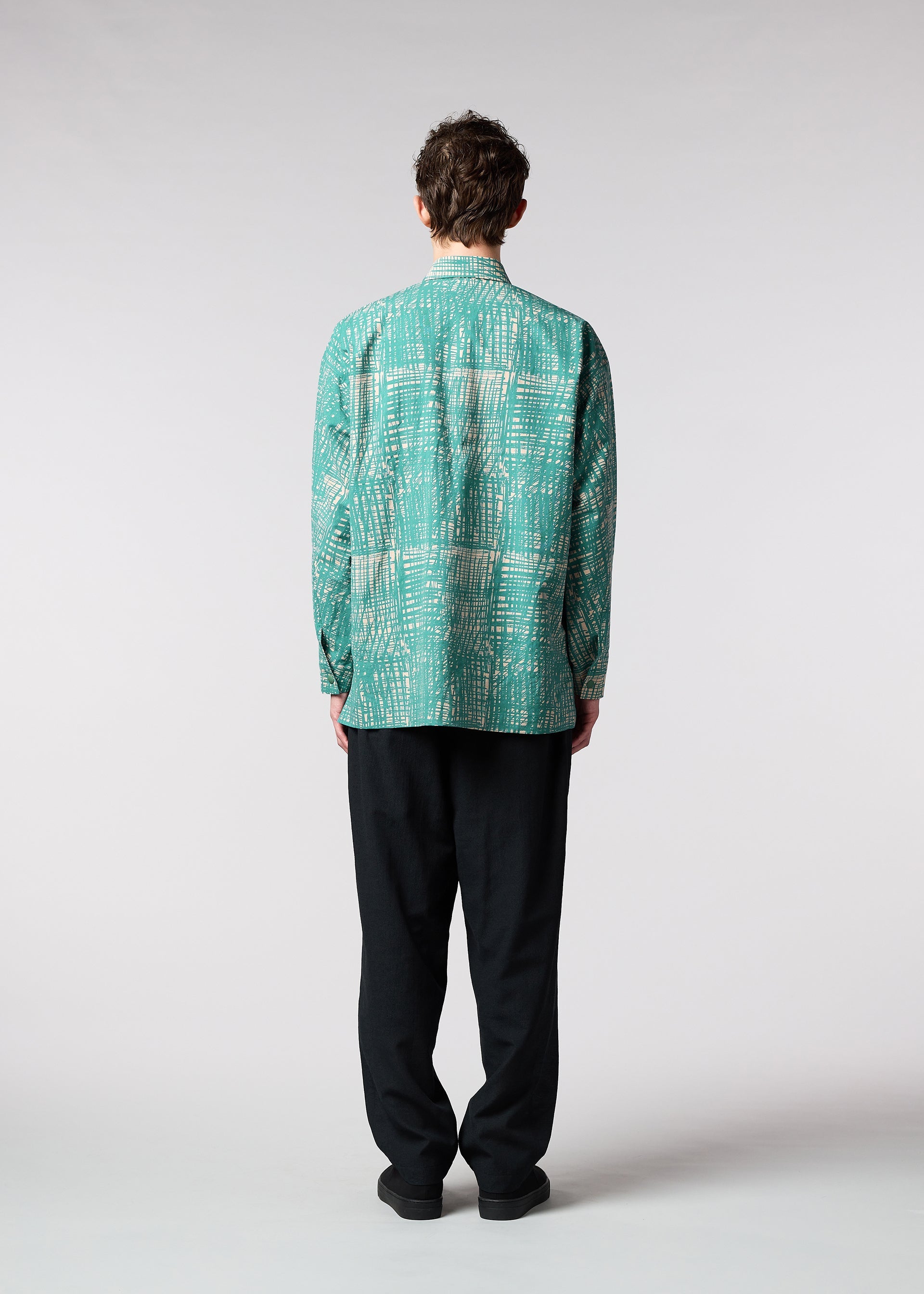A model wears the IM MEN LUCID trousers.
