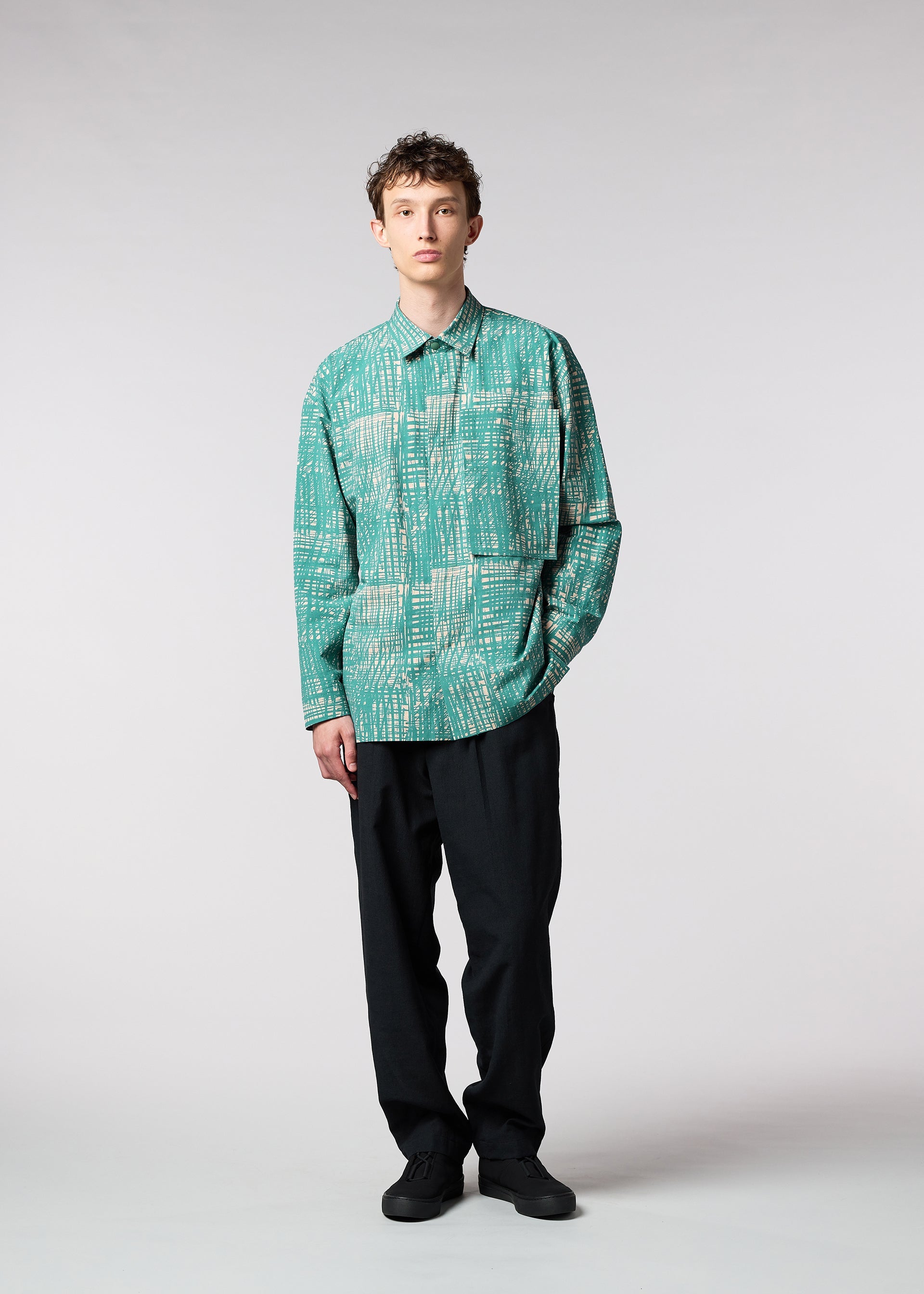A model wears the IM MEN LUCID trousers.